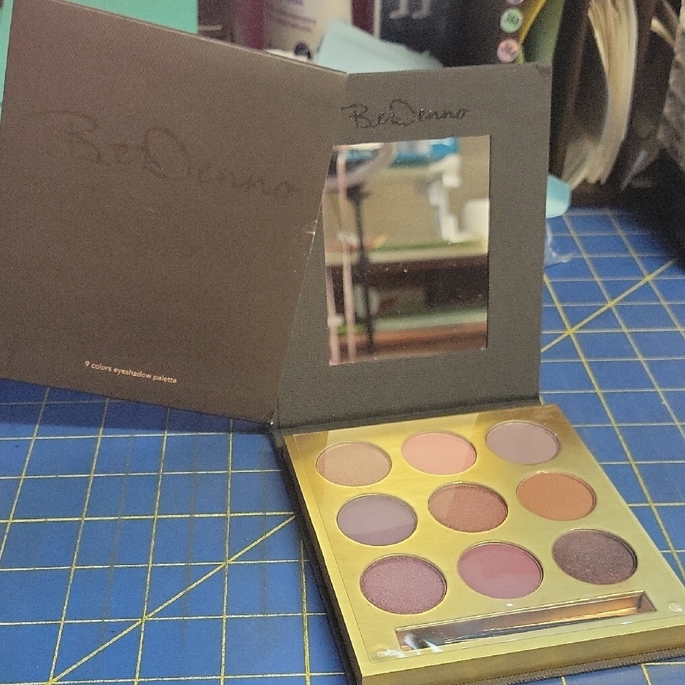 Be Denno Eyeshadow Palette 9  Shades New In Sleeve